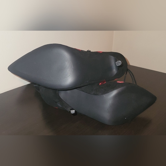 Kisses Boots - Picture 5 of 7